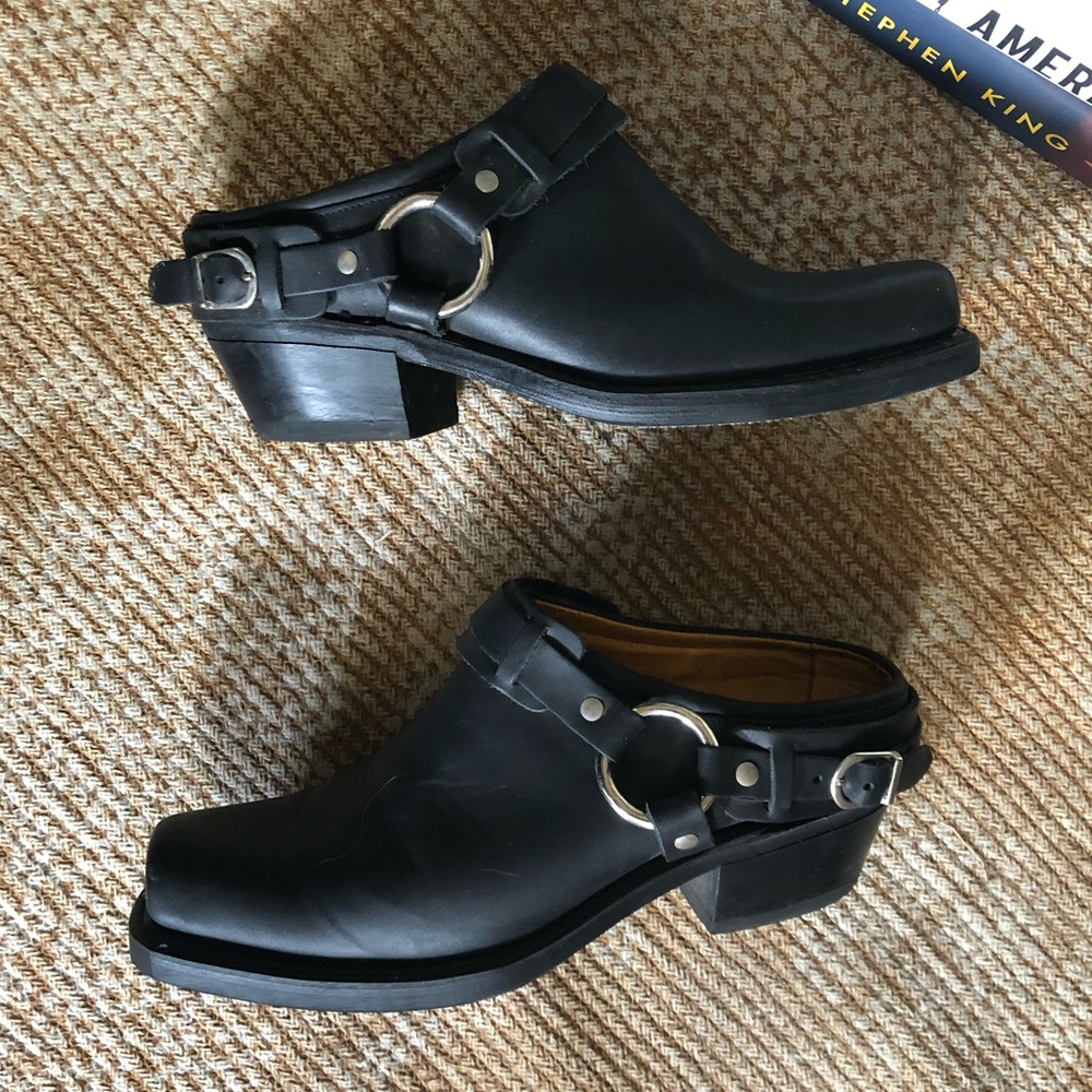 FRYE Leather Harness Mule 🌿